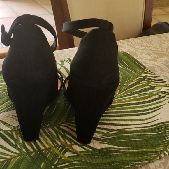 Imagine VinceCamuto 7 1/2 M I M Lessli - Picture 4 of 4